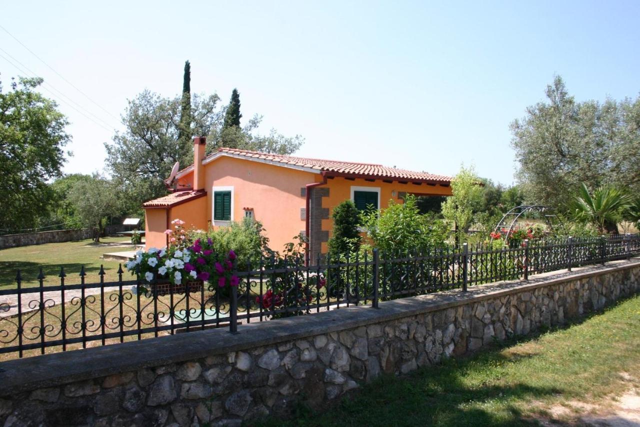 Family Friendly House With A Parking Space - 20540 Hébergement de vacances