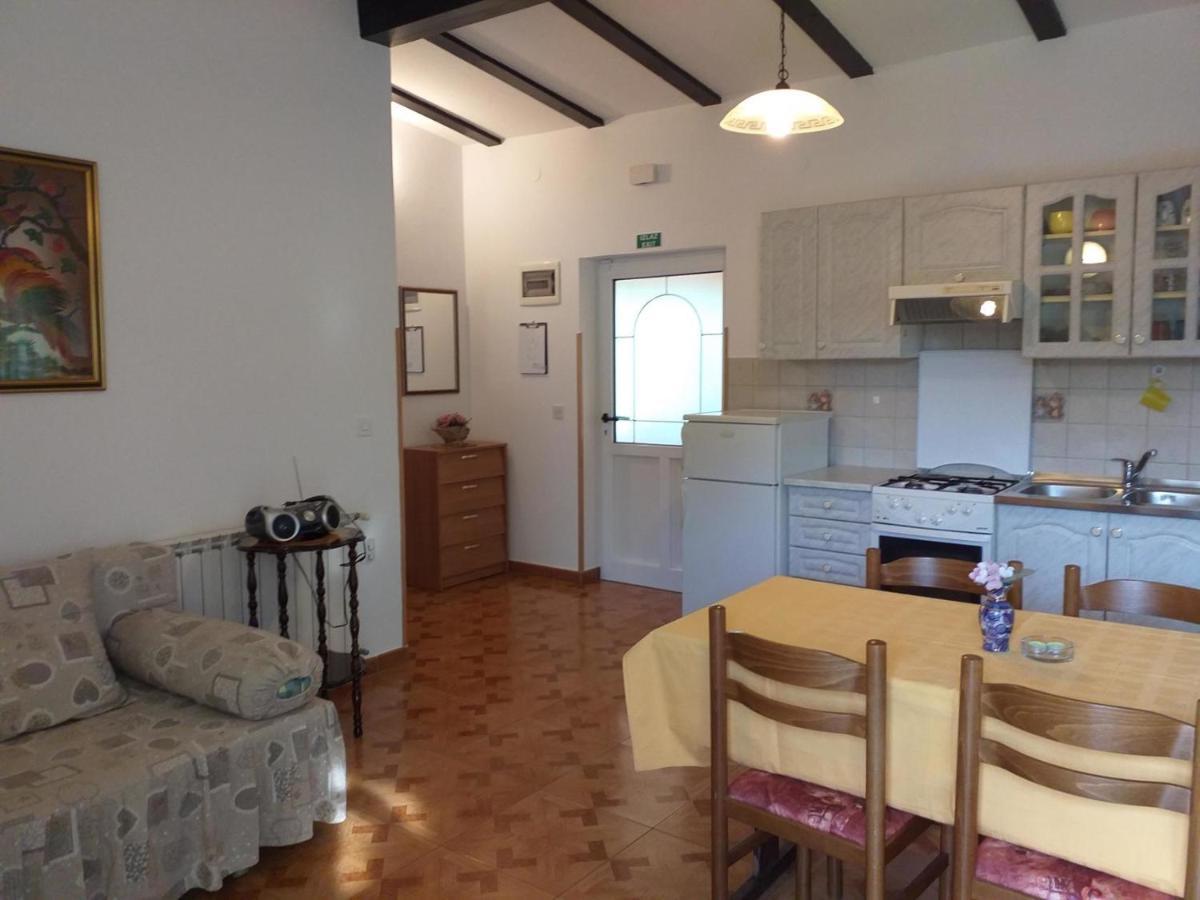 Family Friendly House With A Parking Space - 20540 Rovinj