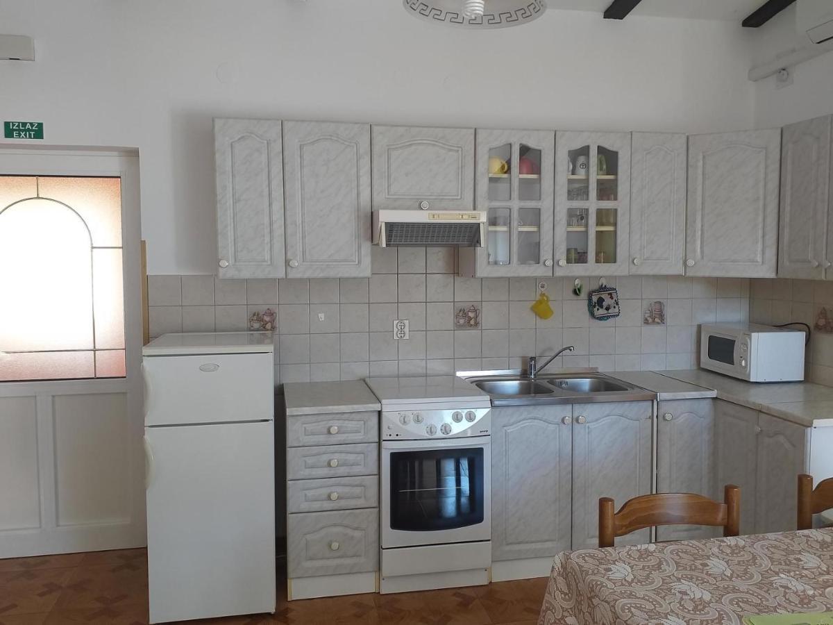 Family Friendly House With A Parking Space - 20540 *